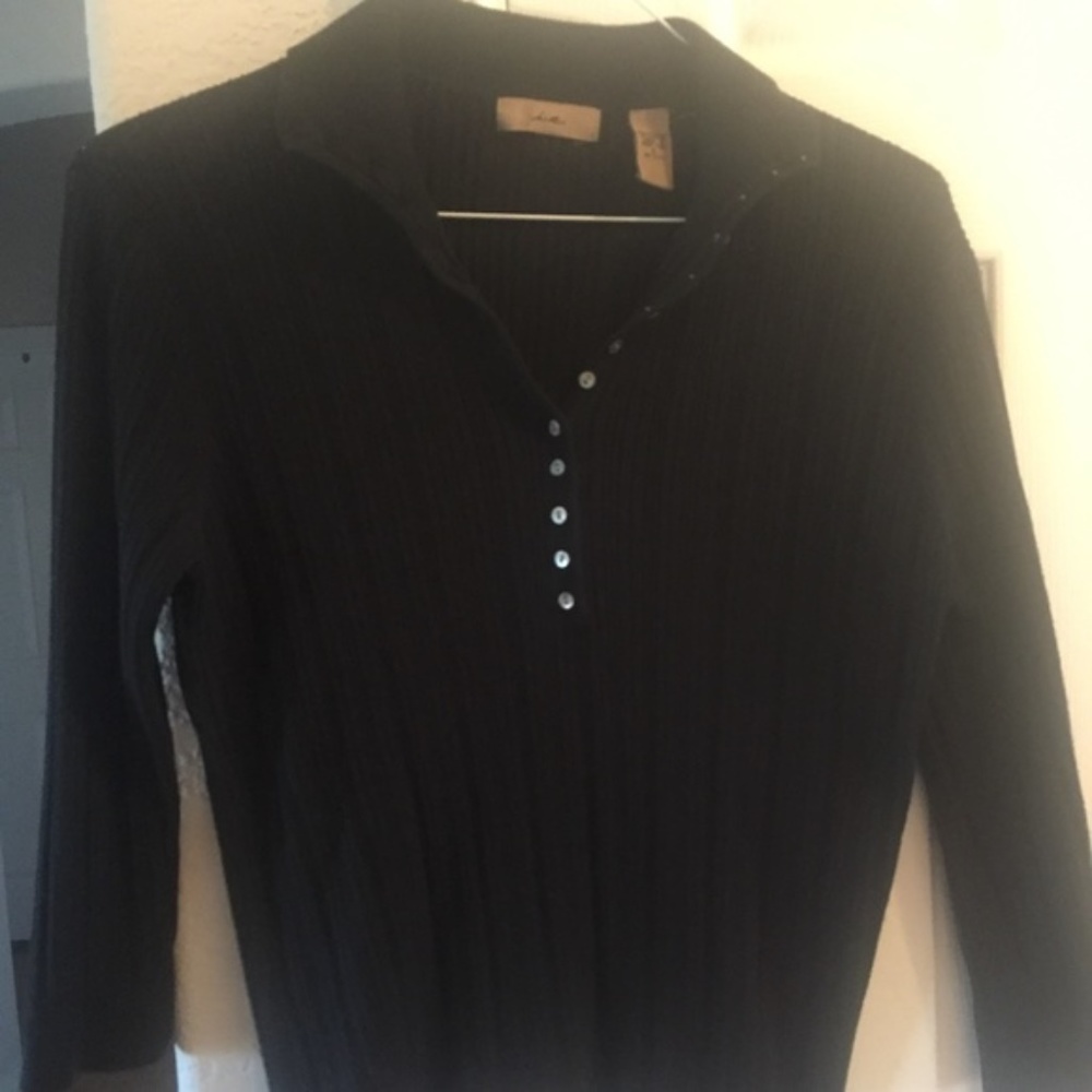 i.e. black 3/4 sleeve top L